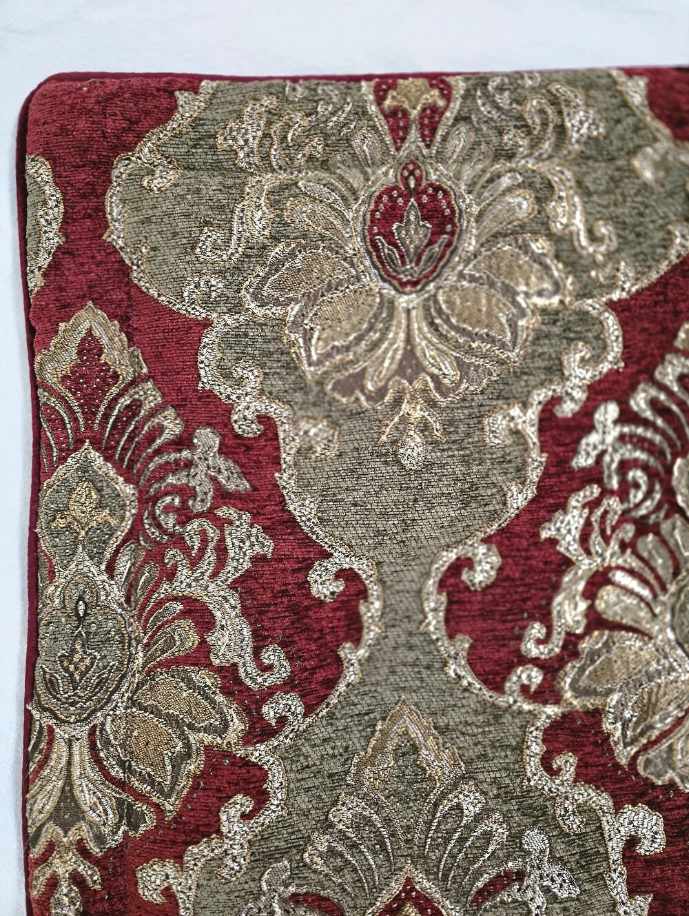 J Queen NY Cerino Woven Chenille Damask Standard Shams Crimson/Chocolate EUC. - Picture 5 of 12